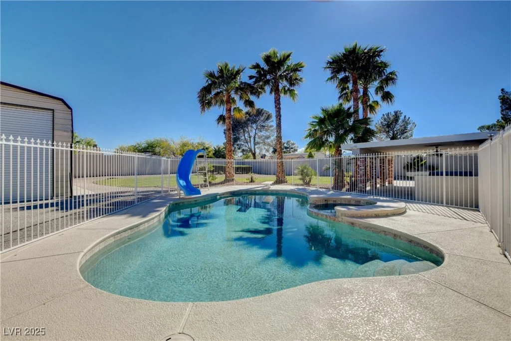 6117 Foxcroft, Las Vegas, NV 89108