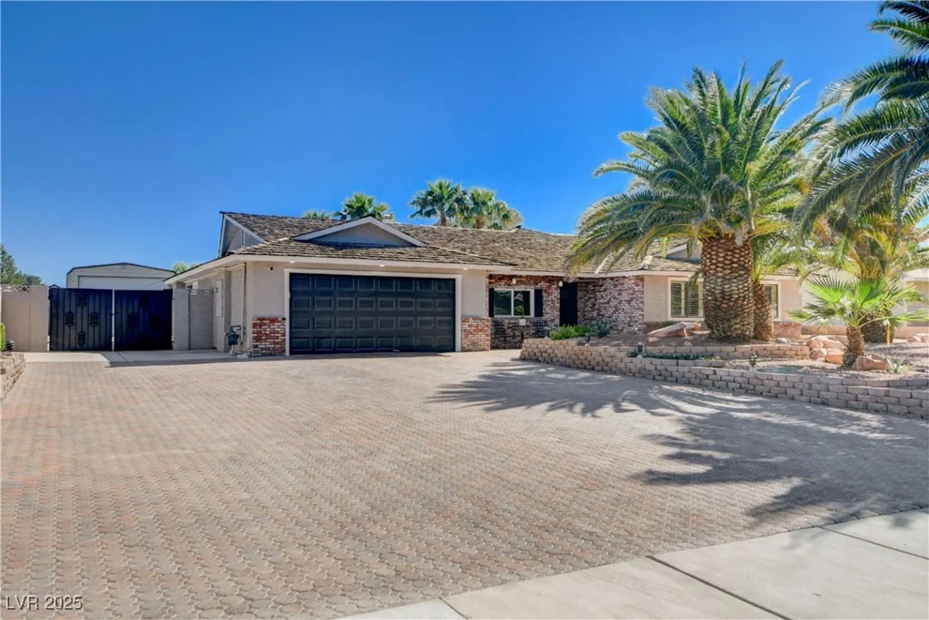 6117 Foxcroft, Las Vegas, NV 89108