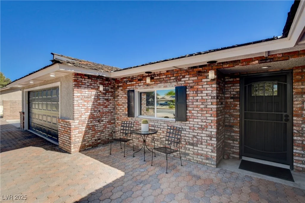 6117 Foxcroft, Las Vegas, NV 89108