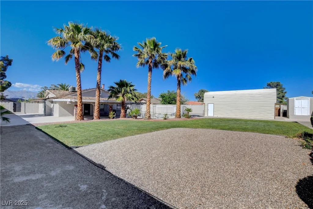 6117 Foxcroft, Las Vegas, NV 89108