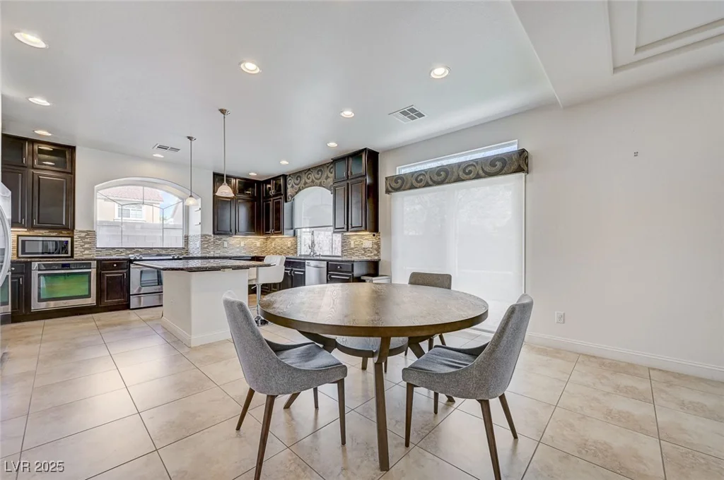 6205 Windy Oaks, Las Vegas, NV 89139