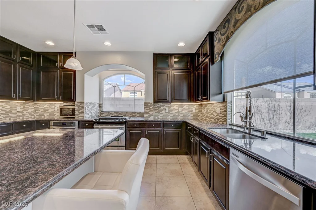 6205 Windy Oaks, Las Vegas, NV 89139