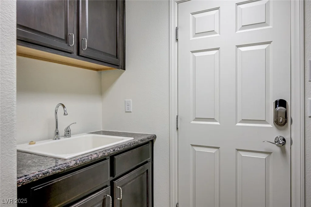 6205 Windy Oaks, Las Vegas, NV 89139