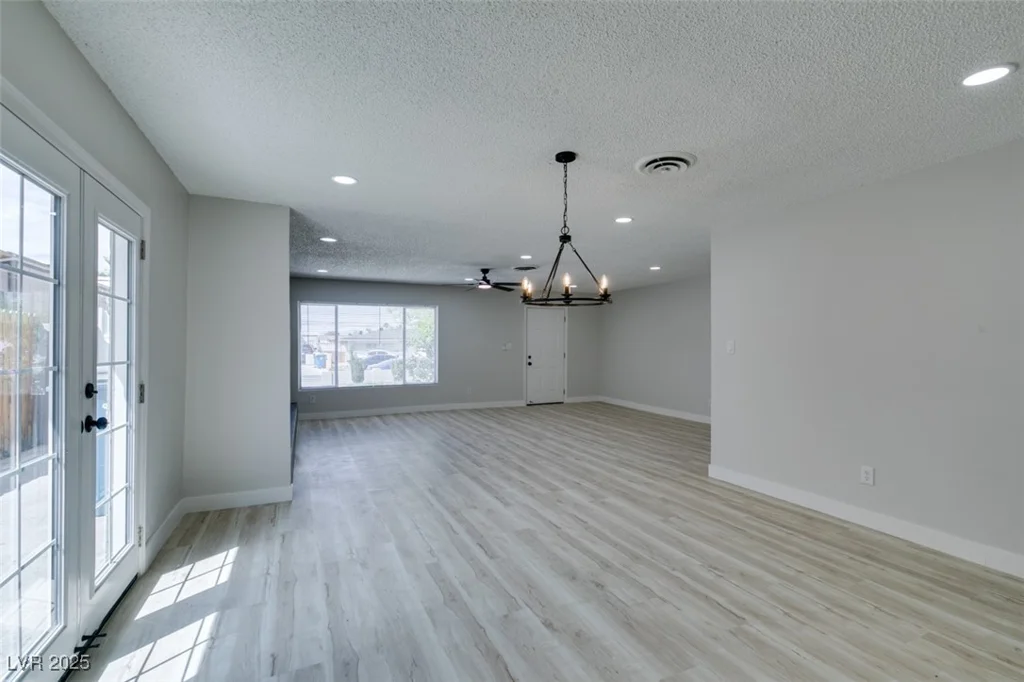4393 Swandale, Las Vegas, NV 89121