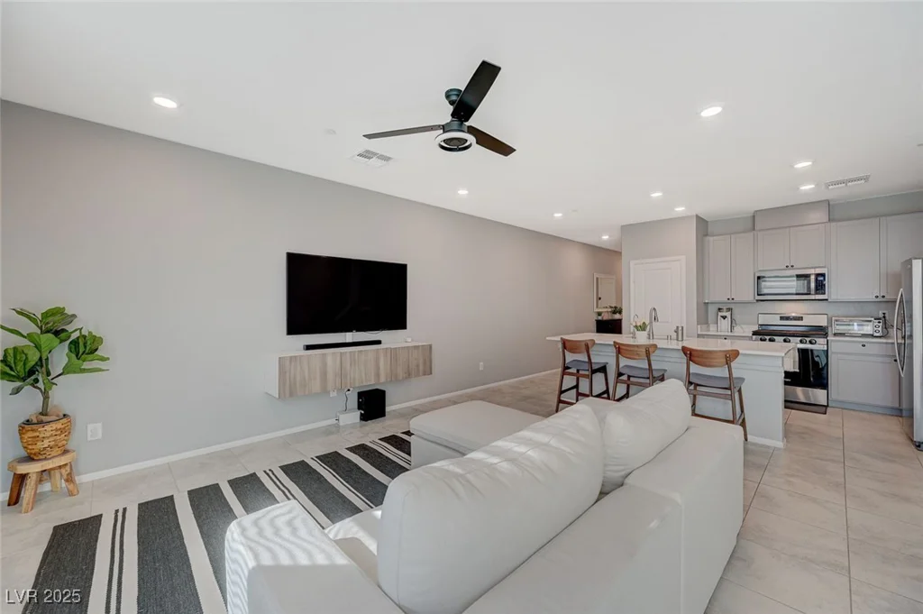 5269 Silver Branch, Las Vegas, NV 89118