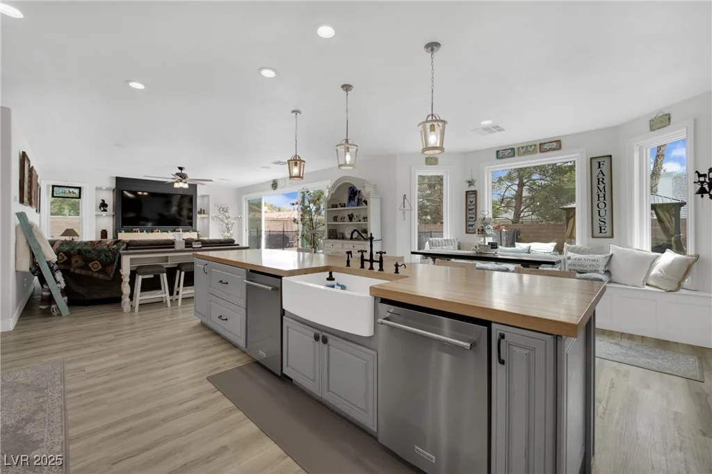 7211 Heggie, Las Vegas, NV 89131