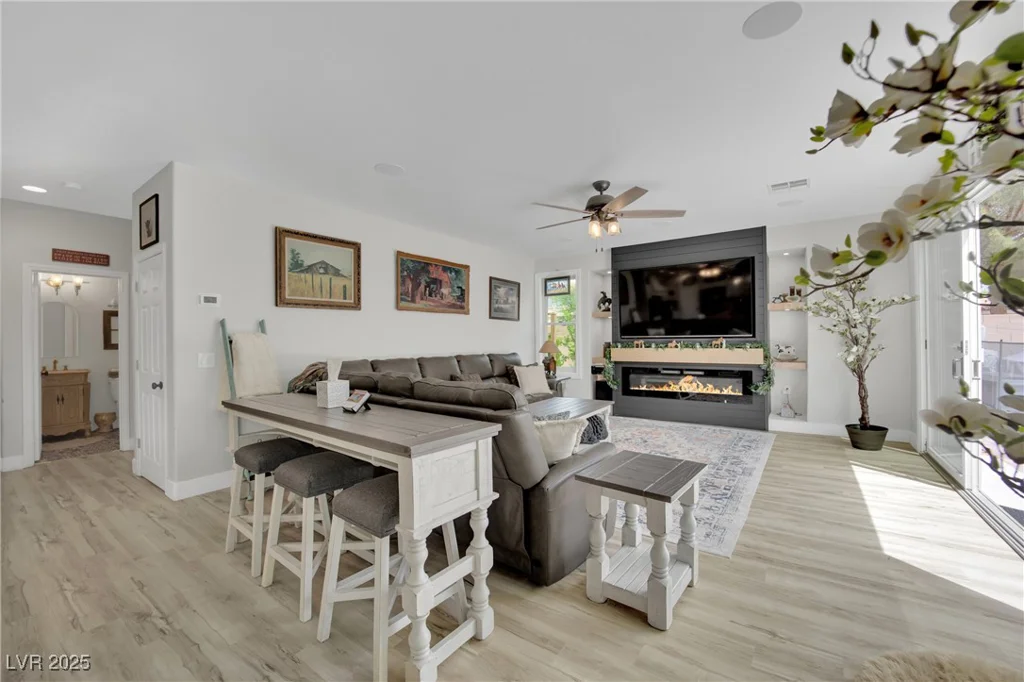 7211 Heggie, Las Vegas, NV 89131