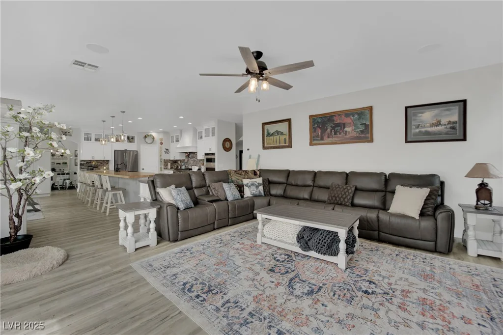 7211 Heggie, Las Vegas, NV 89131