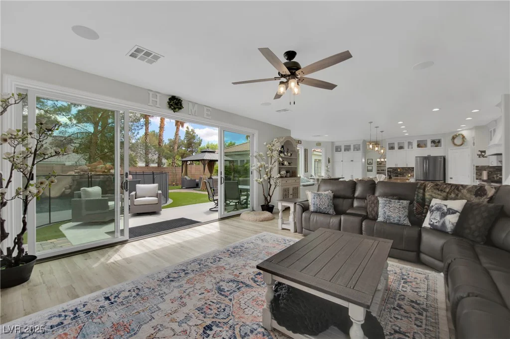 7211 Heggie, Las Vegas, NV 89131