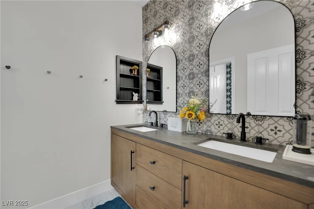 7211 Heggie, Las Vegas, NV 89131