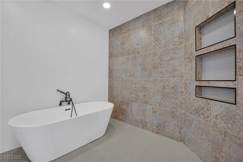 7211 Heggie, Las Vegas, NV 89131