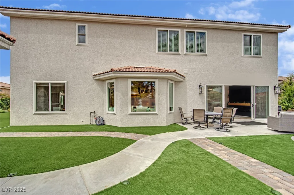 7211 Heggie, Las Vegas, NV 89131