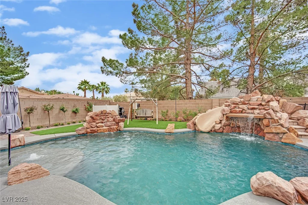 7211 Heggie, Las Vegas, NV 89131