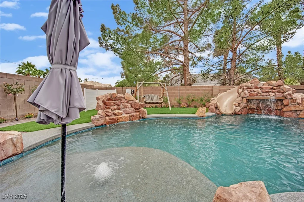 7211 Heggie, Las Vegas, NV 89131