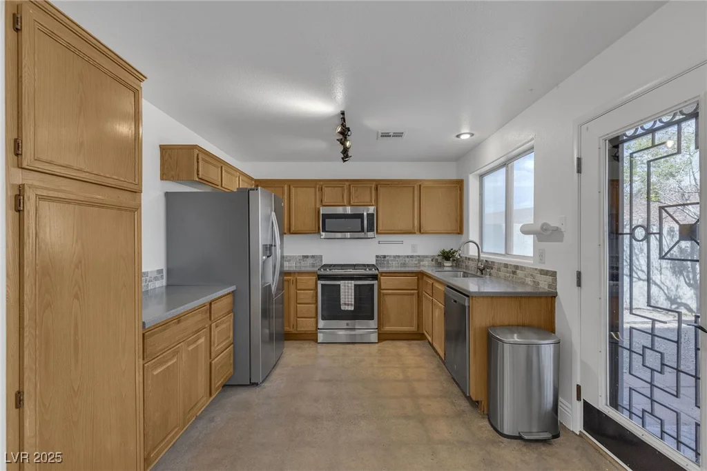 9290 Cool Creek, Las Vegas, NV 89147