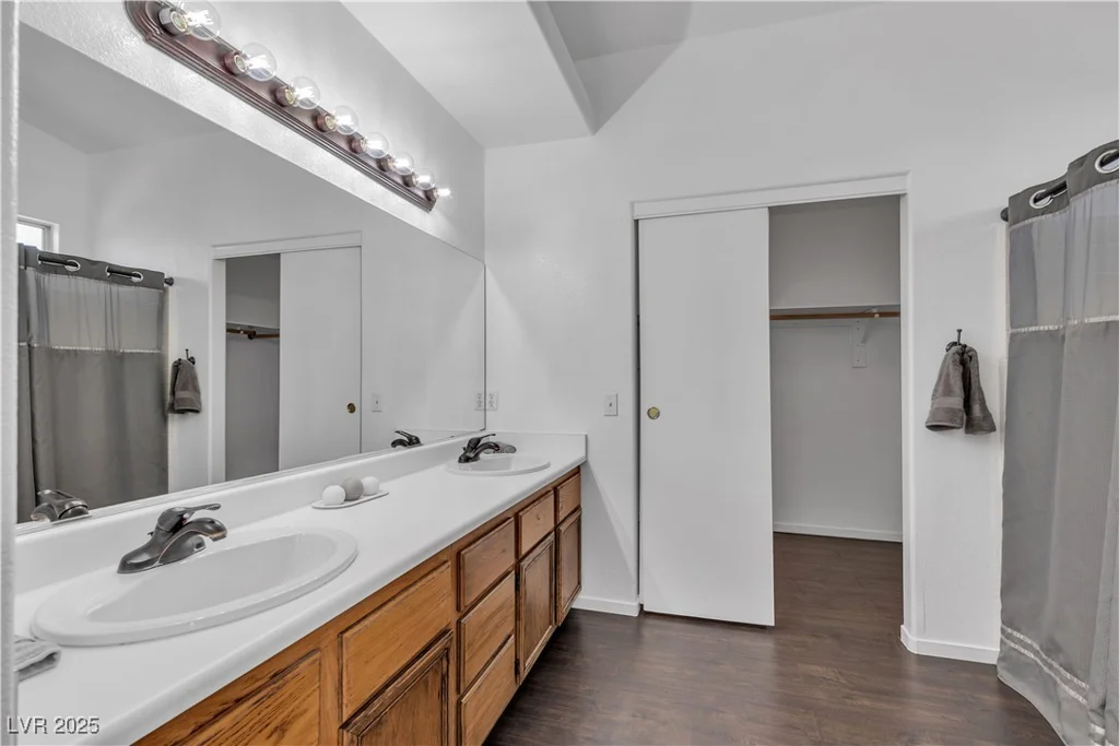9290 Cool Creek, Las Vegas, NV 89147