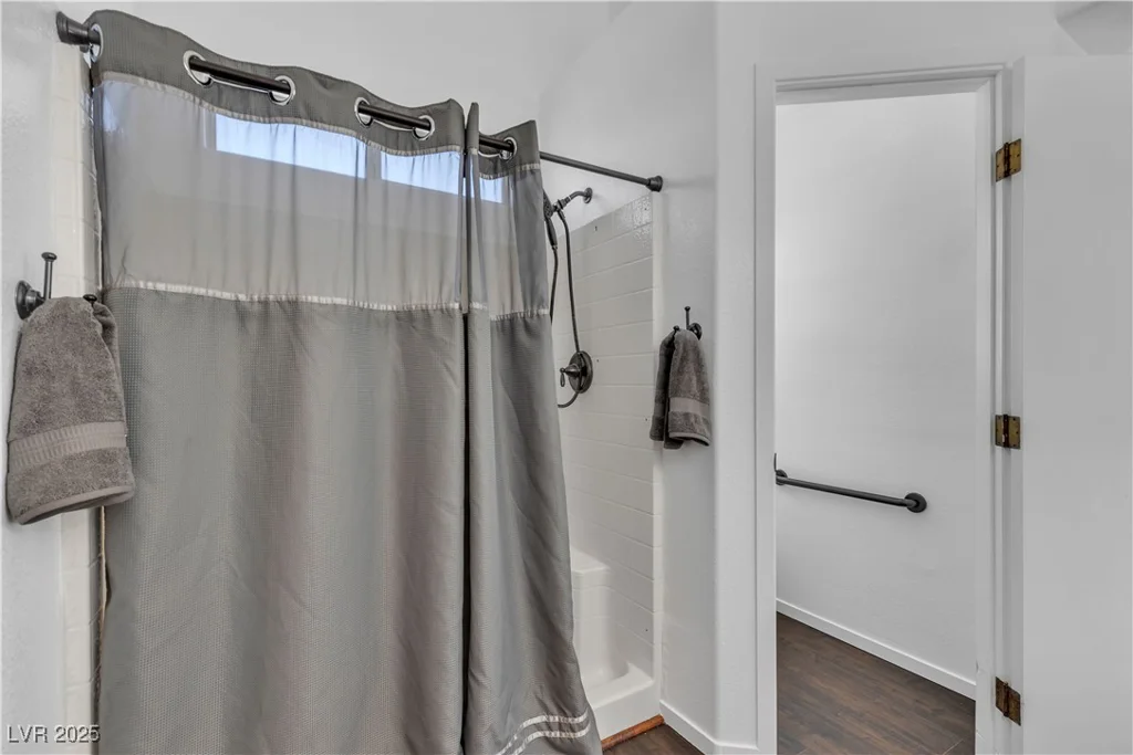 9290 Cool Creek, Las Vegas, NV 89147