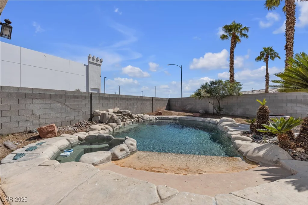 9290 Cool Creek, Las Vegas, NV 89147