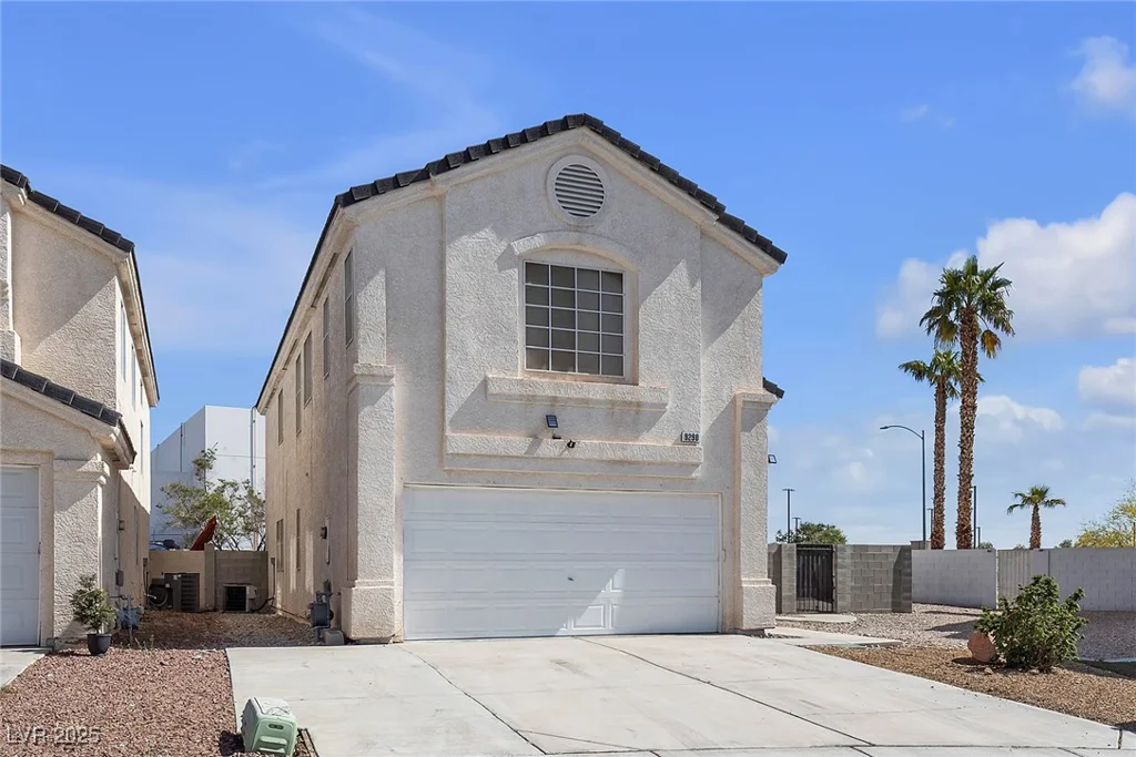 9290 Cool Creek, Las Vegas, NV 89147