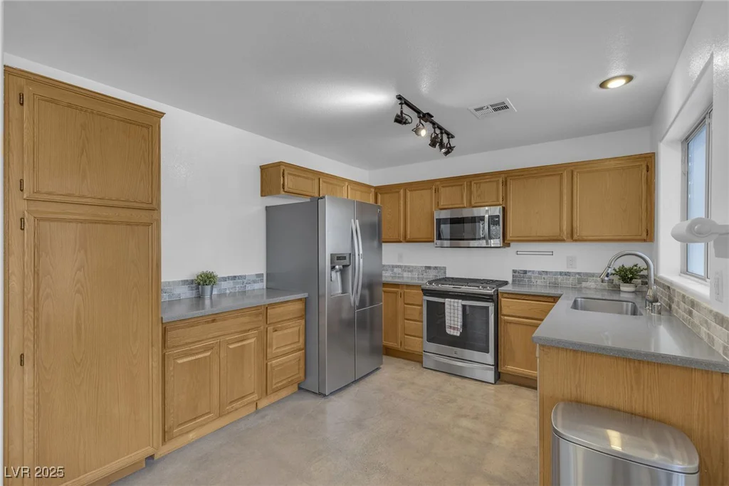 9290 Cool Creek, Las Vegas, NV 89147