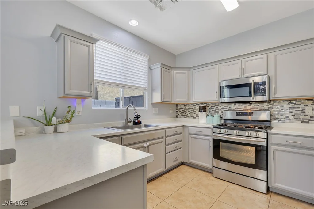 1316 Oak Village, Las Vegas, NV 89183