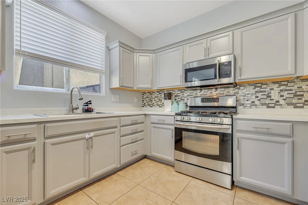 1316 Oak Village, Las Vegas, NV 89183