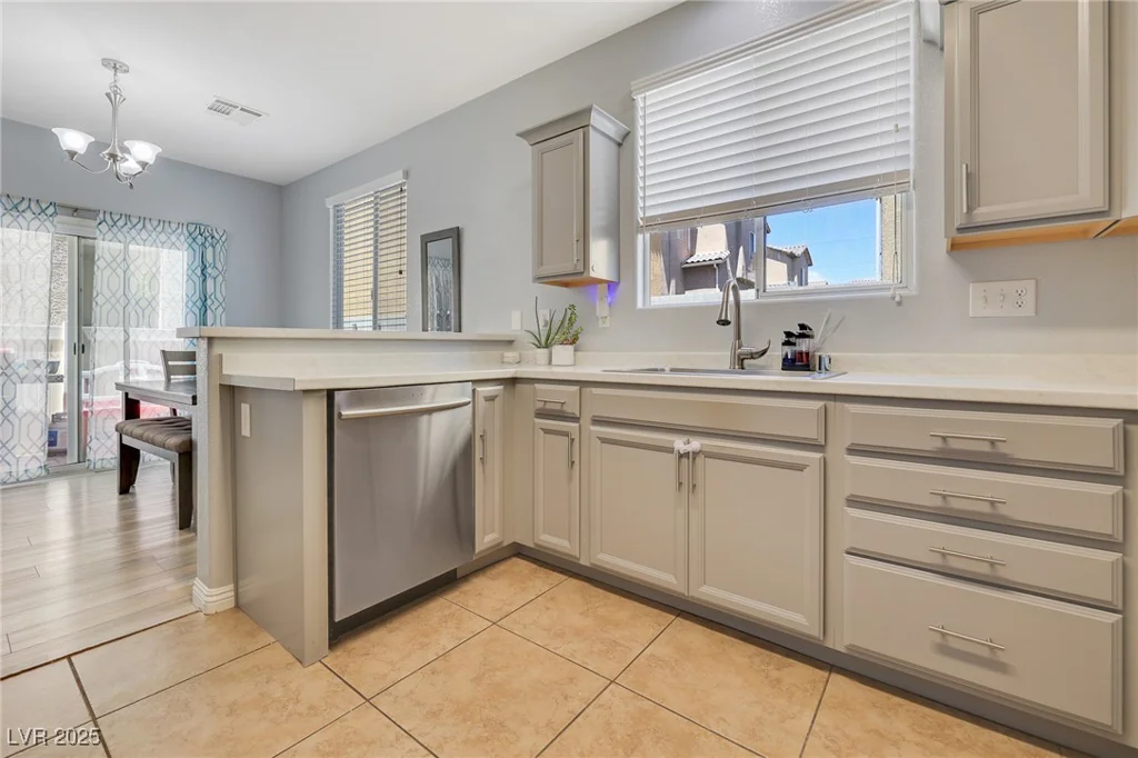 1316 Oak Village, Las Vegas, NV 89183