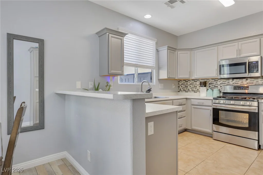 1316 Oak Village, Las Vegas, NV 89183