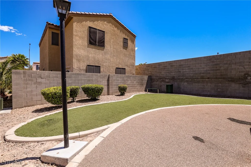 1316 Oak Village, Las Vegas, NV 89183