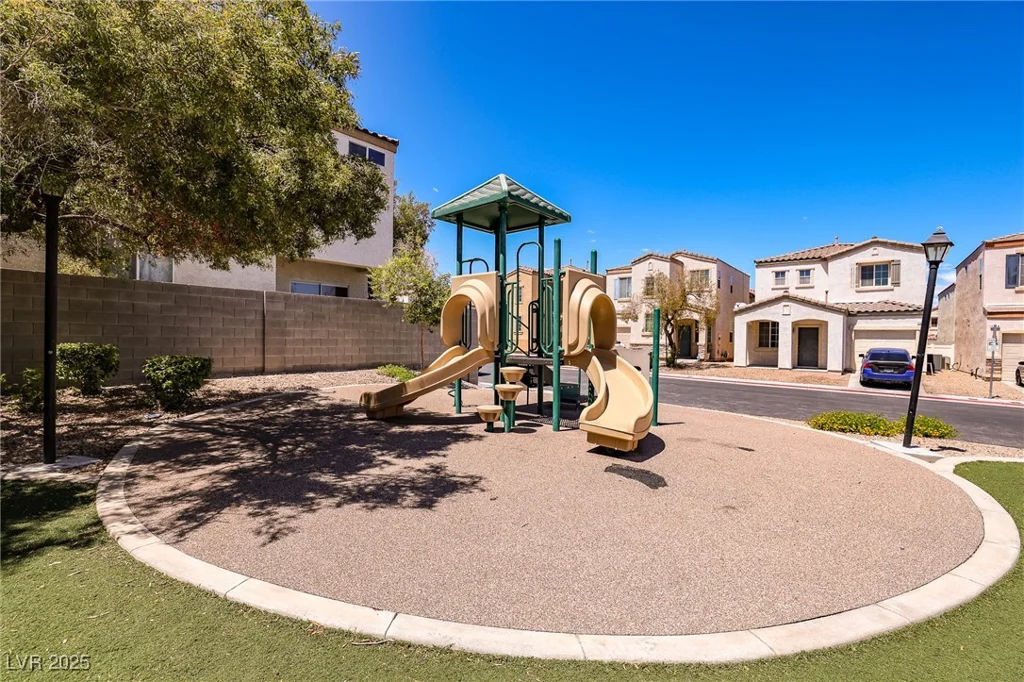 1316 Oak Village, Las Vegas, NV 89183