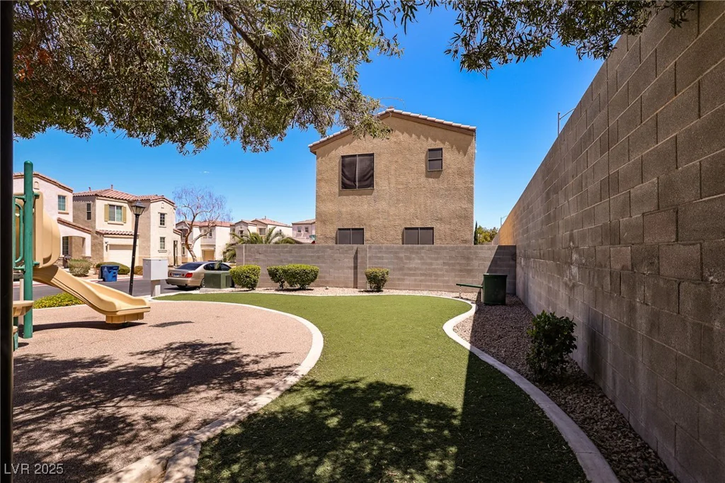 1316 Oak Village, Las Vegas, NV 89183