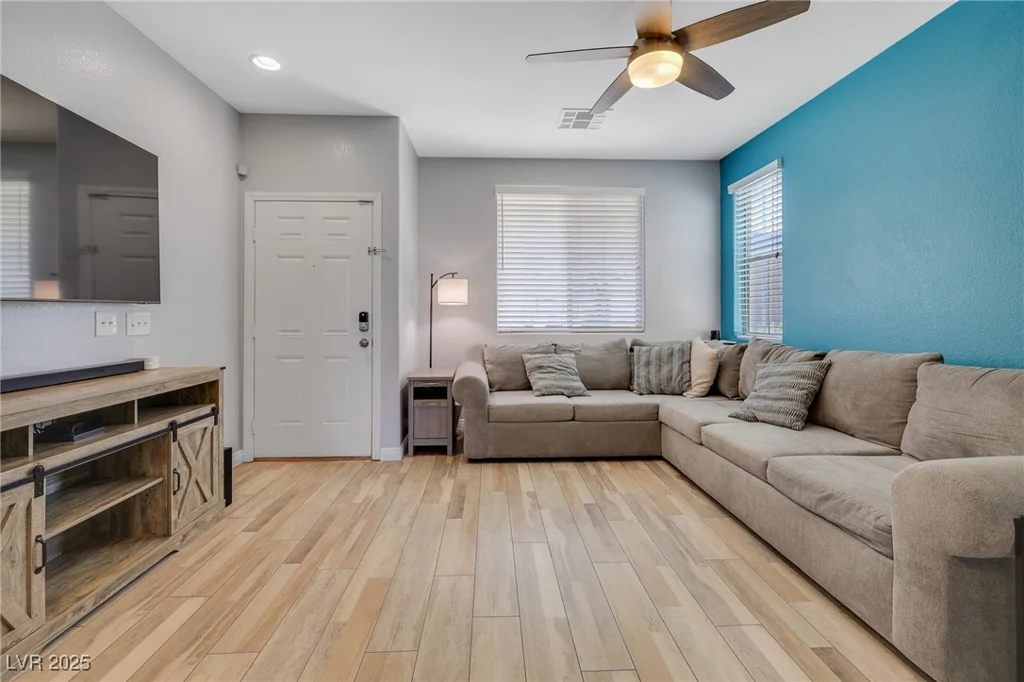 1316 Oak Village, Las Vegas, NV 89183