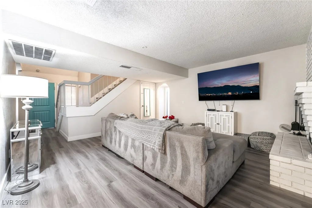 7018 Berkshire, Las Vegas, NV 89147