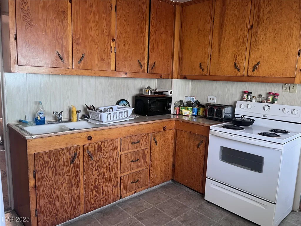 1121 Lyons Ave, Ely, NV 89301