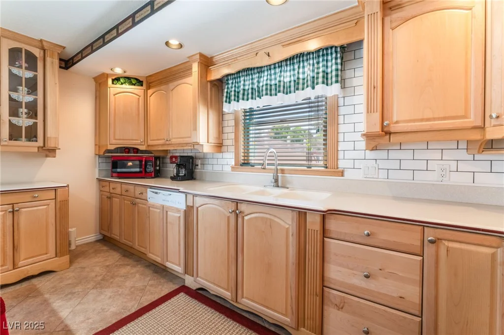 6931 Leon, Las Vegas, NV 89131