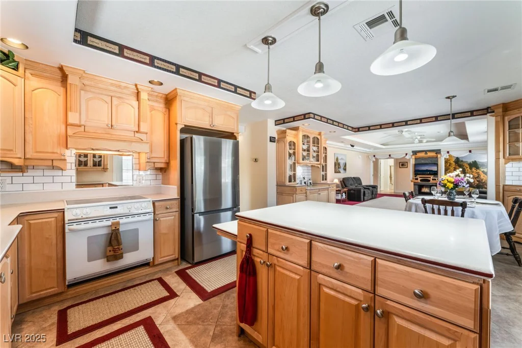 6931 Leon, Las Vegas, NV 89131