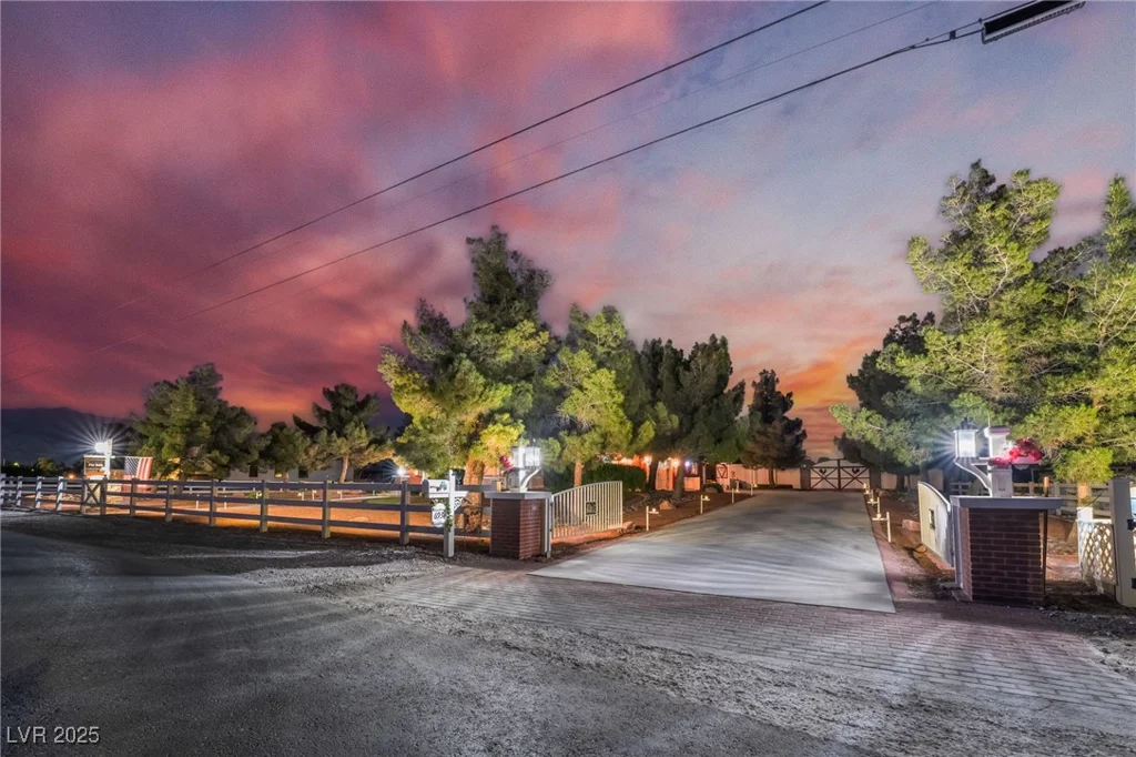 6931 Leon, Las Vegas, NV 89131