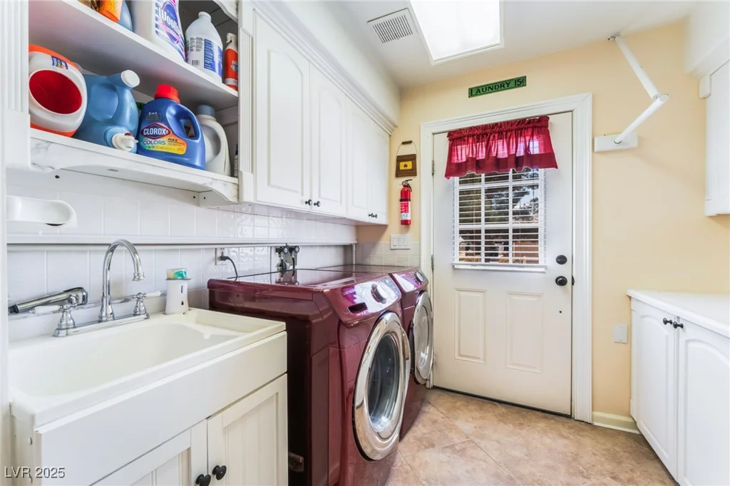6931 Leon, Las Vegas, NV 89131