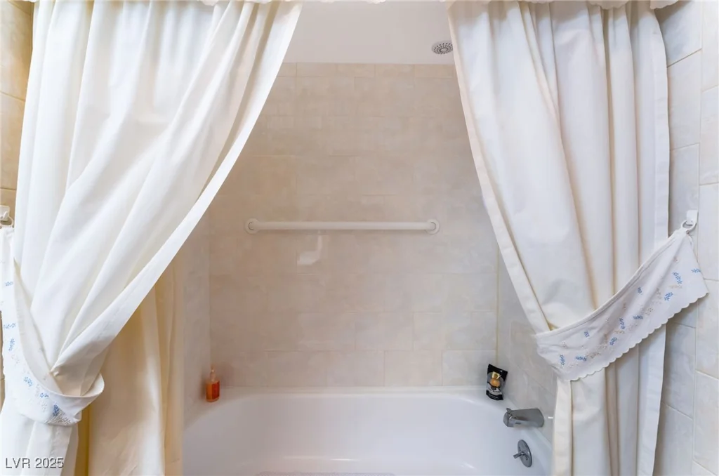 6931 Leon, Las Vegas, NV 89131