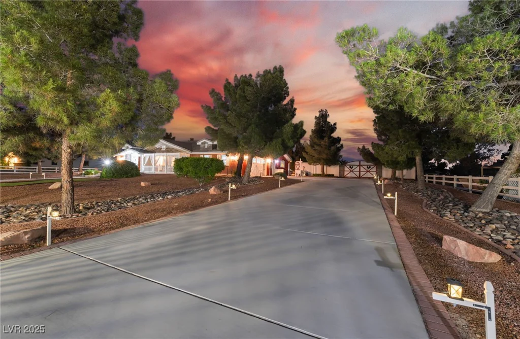 6931 Leon, Las Vegas, NV 89131