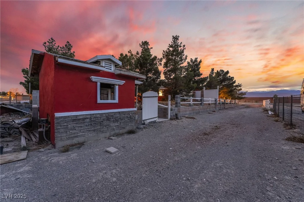 6931 Leon, Las Vegas, NV 89131