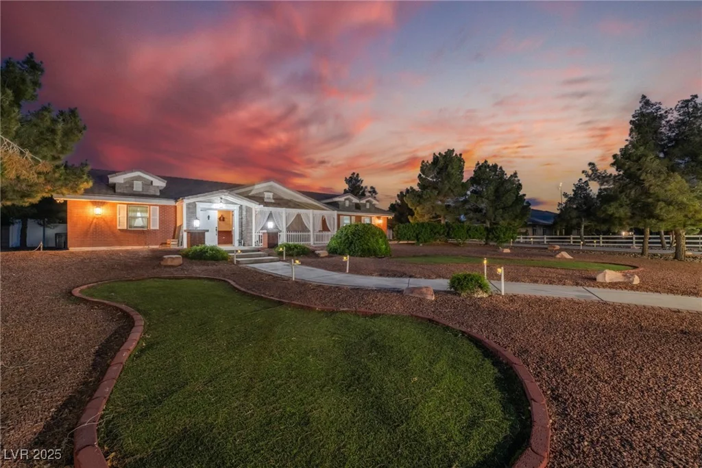 6931 Leon, Las Vegas, NV 89131