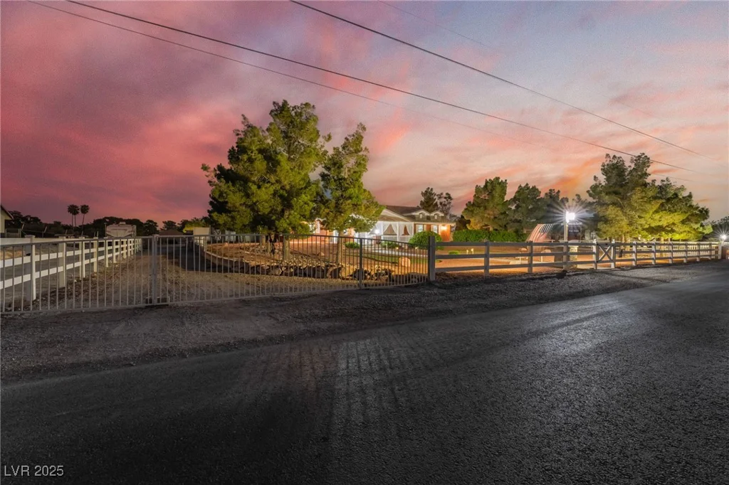 6931 Leon, Las Vegas, NV 89131