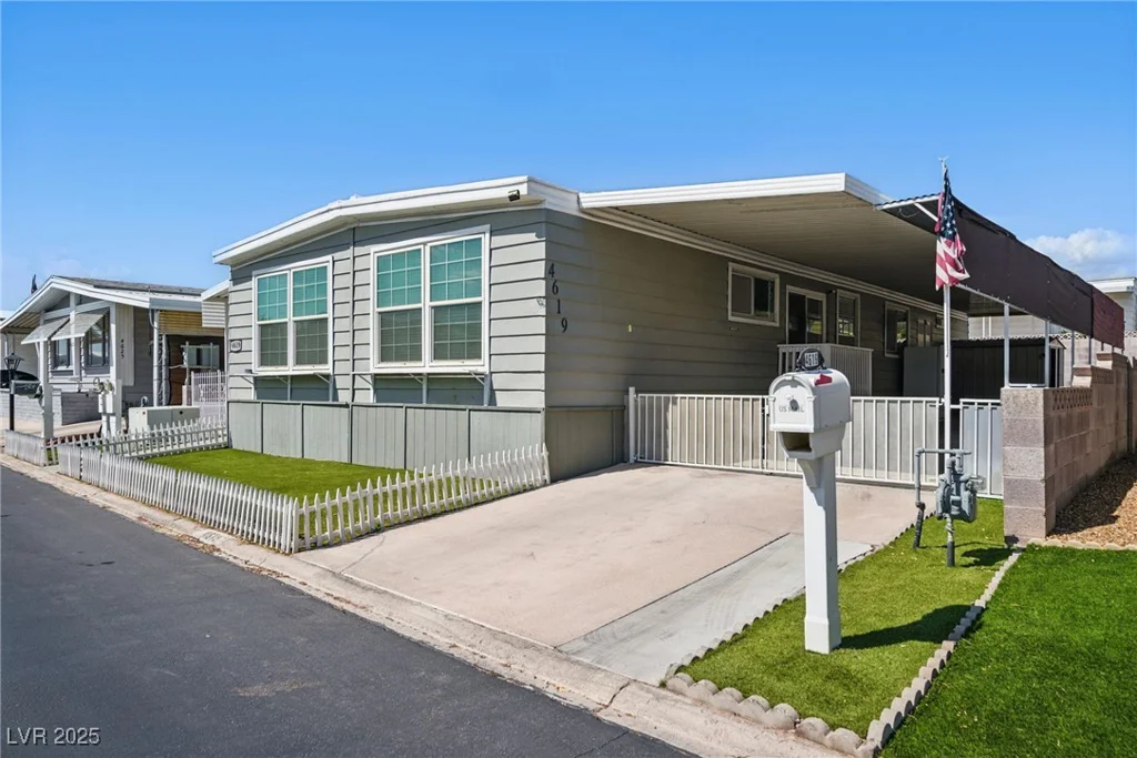 4619 Royal Ridge, Las Vegas, NV 89103