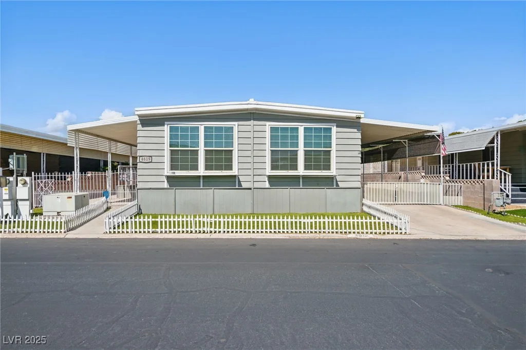 4619 Royal Ridge, Las Vegas, NV 89103