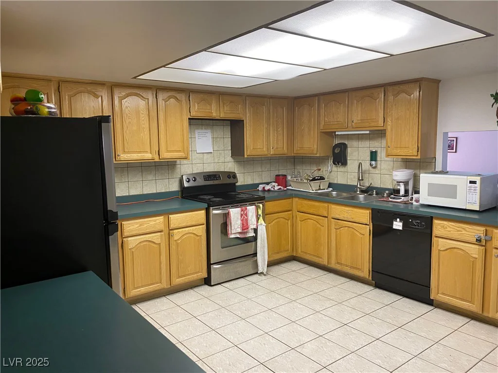 4619 Royal Ridge, Las Vegas, NV 89103