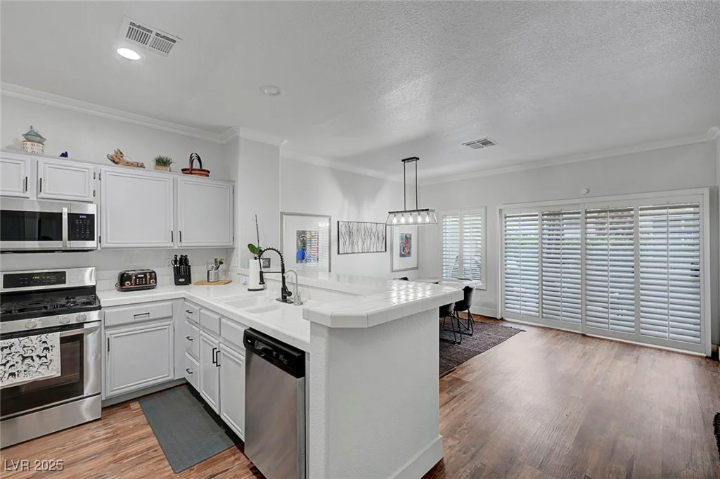 5221 Tropical Peach, Las Vegas, NV 89118