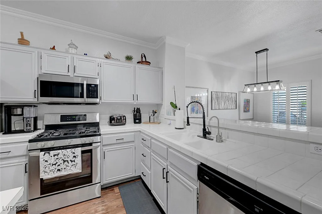 5221 Tropical Peach, Las Vegas, NV 89118
