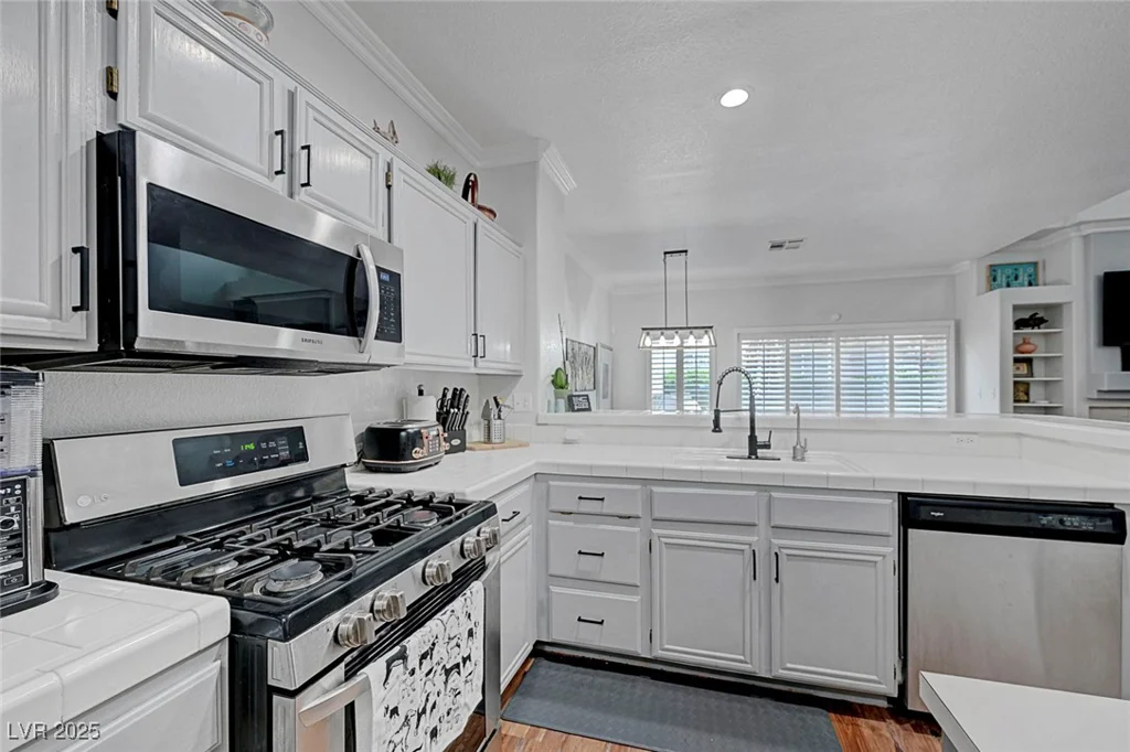 5221 Tropical Peach, Las Vegas, NV 89118