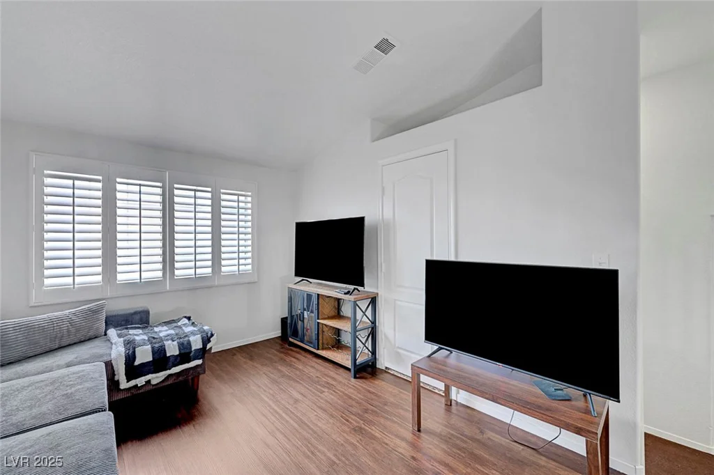 5221 Tropical Peach, Las Vegas, NV 89118